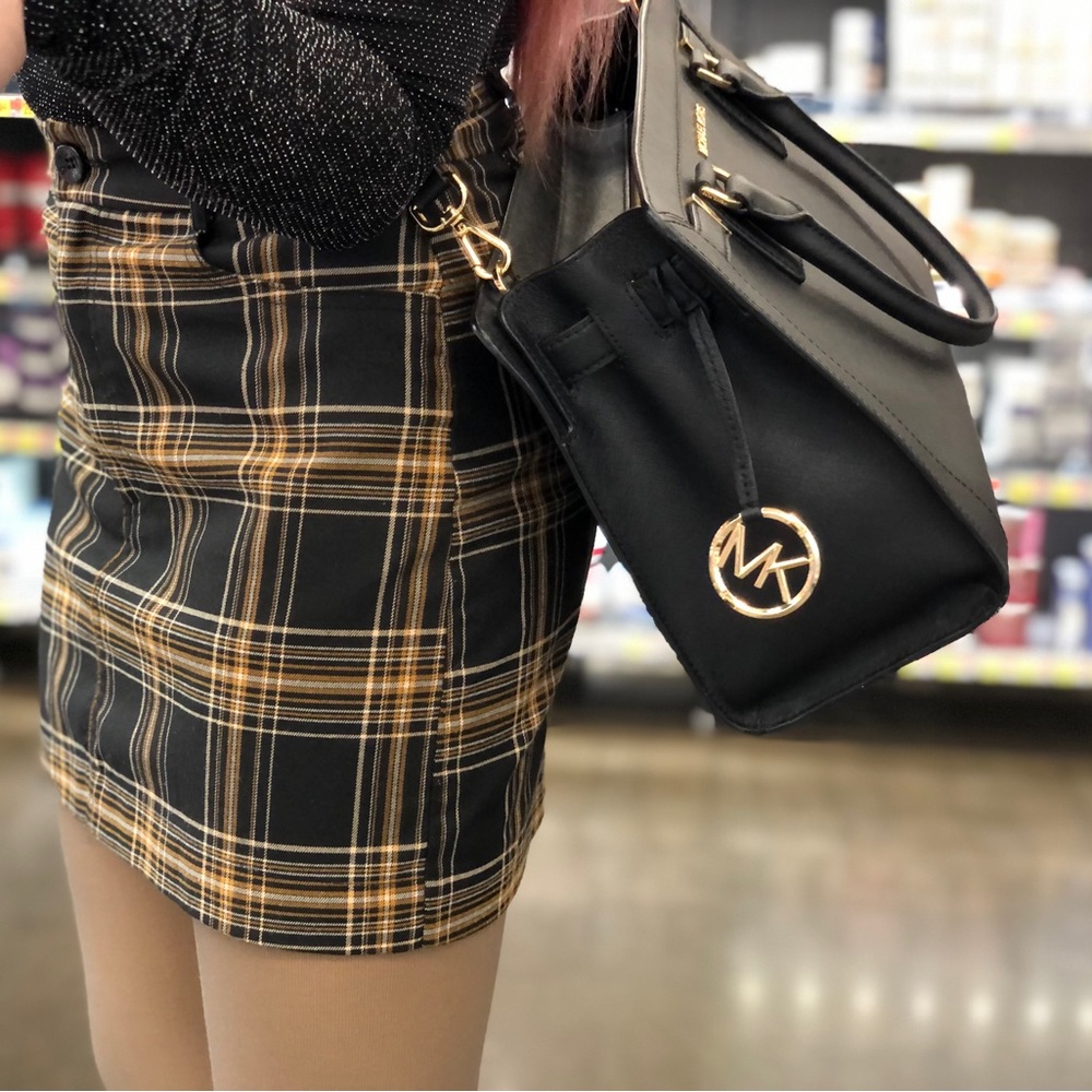 π₯Moving to @the_bag_guyπ₯Michael Kors - Dillon Saffiano Satchel-Black/Gold - Picture 6 of 16